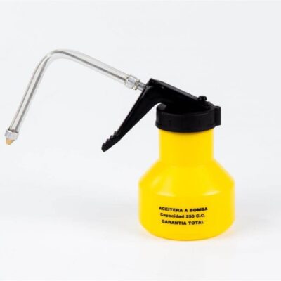 ACEITERA PLASTICA PICO RIG. DE 250 CM3.
